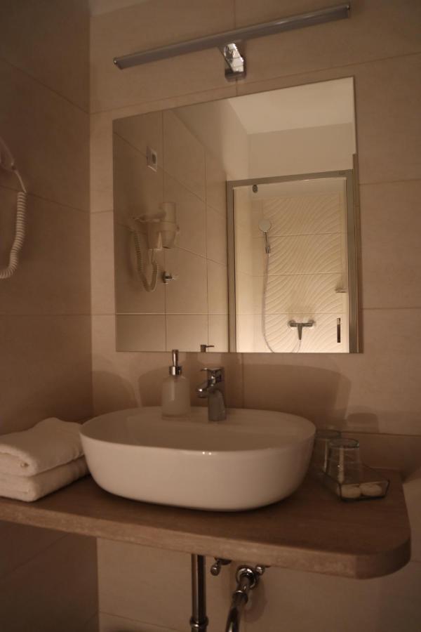 Alfa Hotel Γκιόρ Εξωτερικό φωτογραφία