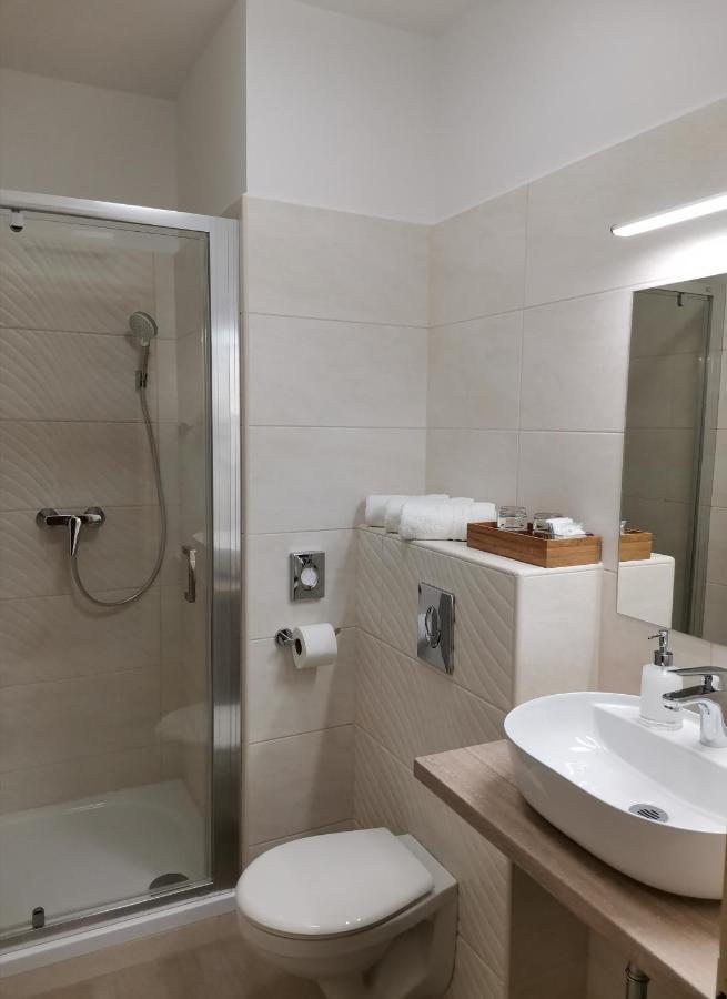 Alfa Hotel Γκιόρ Εξωτερικό φωτογραφία