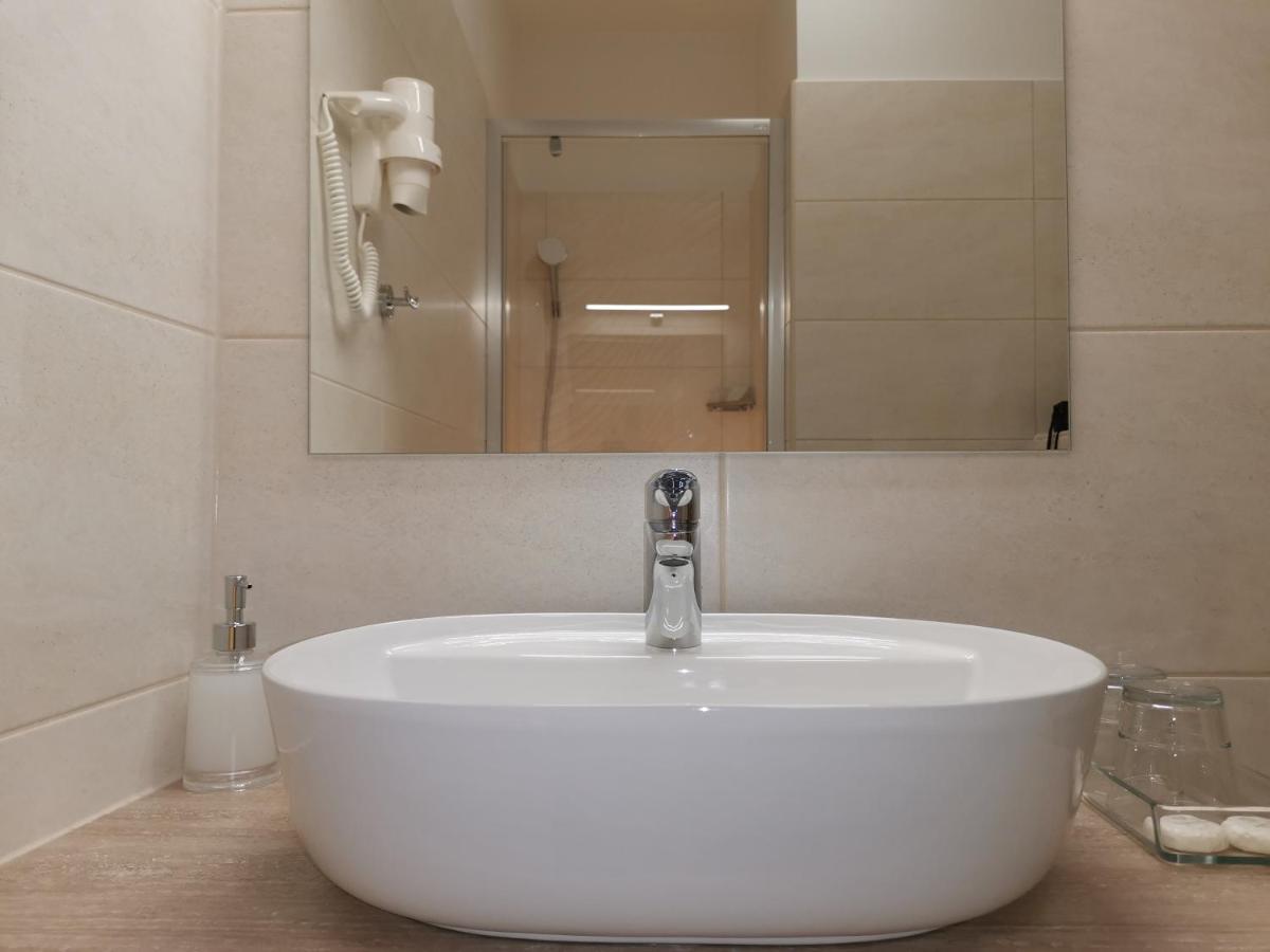 Alfa Hotel Γκιόρ Εξωτερικό φωτογραφία