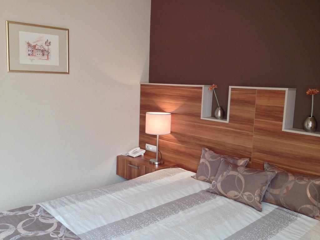 Alfa Hotel Γκιόρ Δωμάτιο φωτογραφία