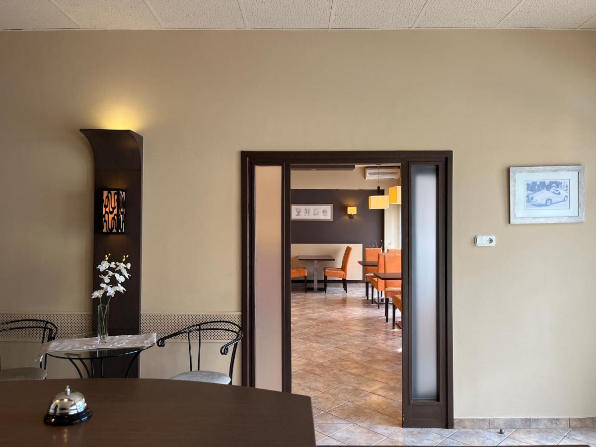 Alfa Hotel Γκιόρ Εξωτερικό φωτογραφία