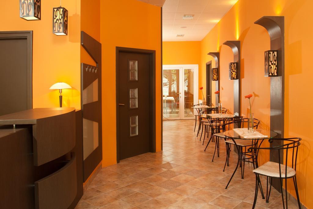 Alfa Hotel Γκιόρ Εξωτερικό φωτογραφία