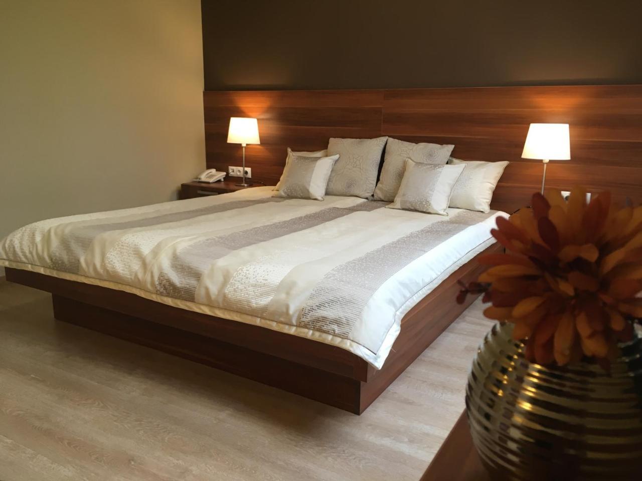 Alfa Hotel Γκιόρ Εξωτερικό φωτογραφία