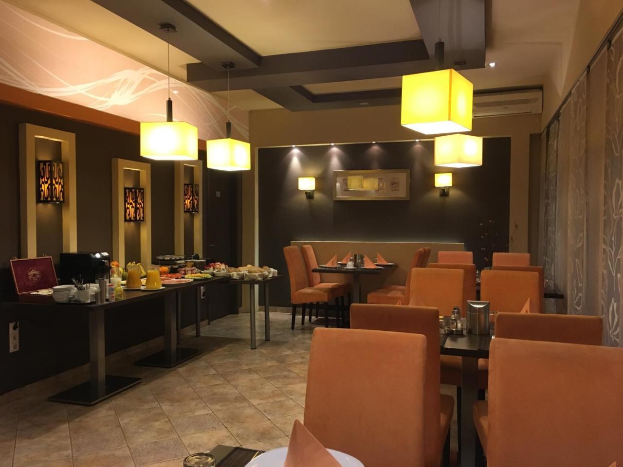 Alfa Hotel Γκιόρ Εξωτερικό φωτογραφία