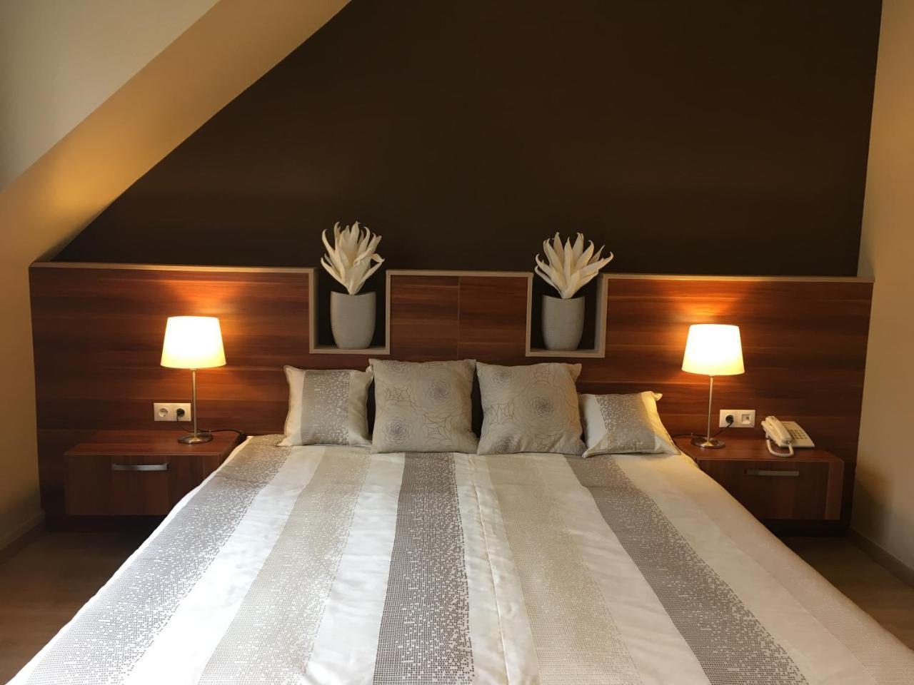 Alfa Hotel Γκιόρ Εξωτερικό φωτογραφία