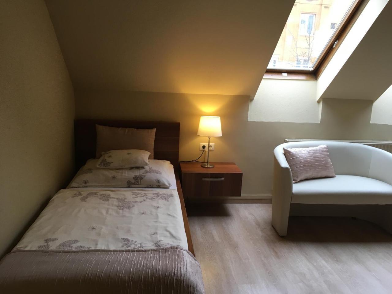 Alfa Hotel Γκιόρ Εξωτερικό φωτογραφία